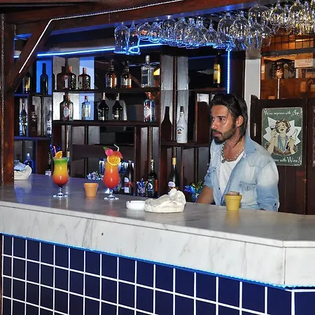 Gloriatibi Jarra 2* غومْبيت