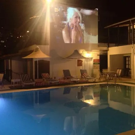 Gloriatibi Jarra فندق غومْبيت