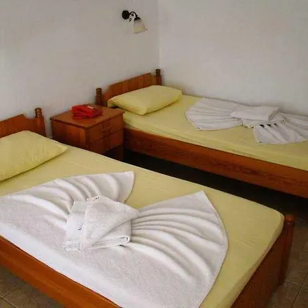 Gloriatibi Jarra 2* غومْبيت